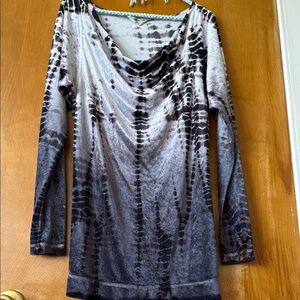 Hard ⭐️ Tail — Black and Gray  elves tunic look neckline. Super cozy.